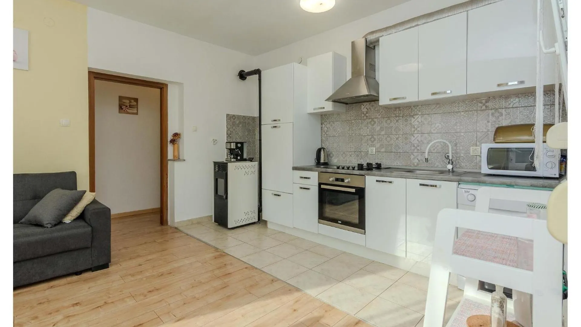 Stunning Apartment In Zaton With Outdoor Swimming Pool