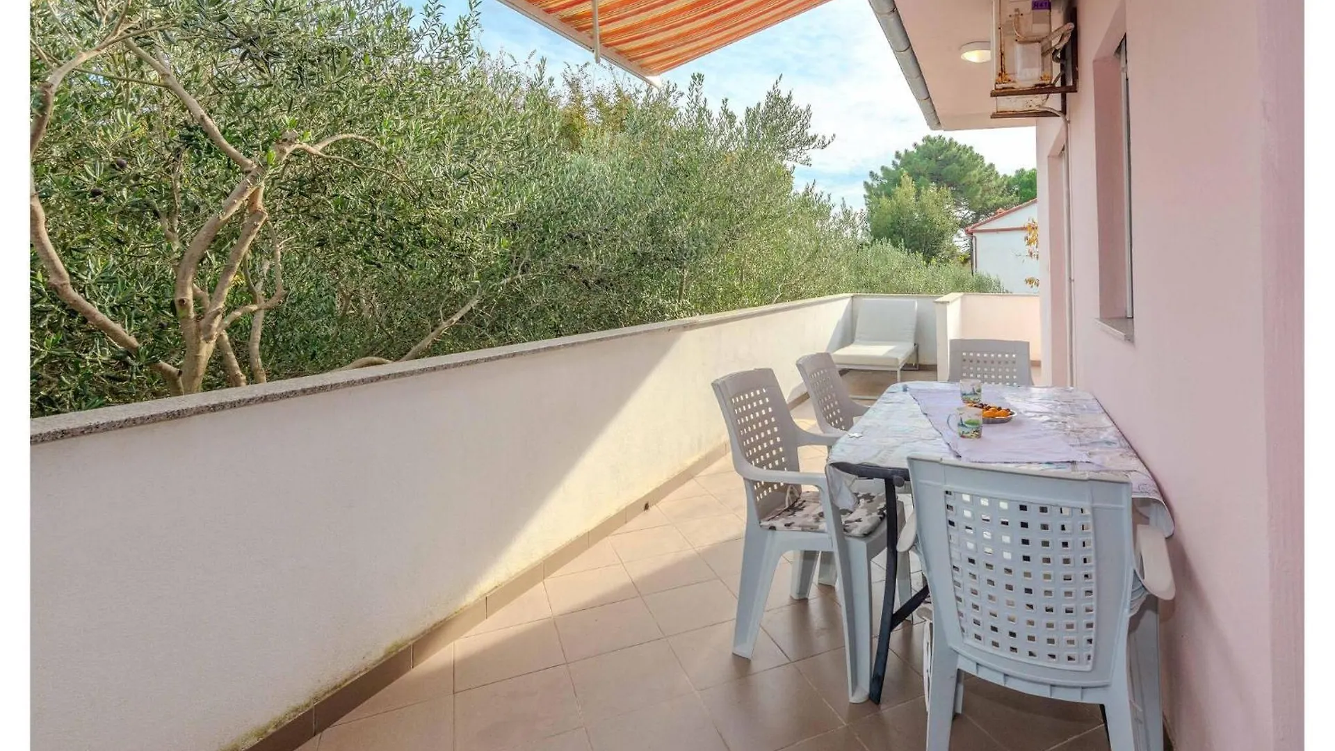 Stunning Apartment In Zaton With Outdoor Swimming Pool